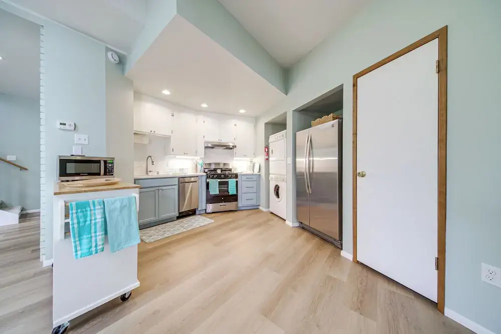 < 1 Mi to Lake Washington: Peaceful Apt in Kenmore