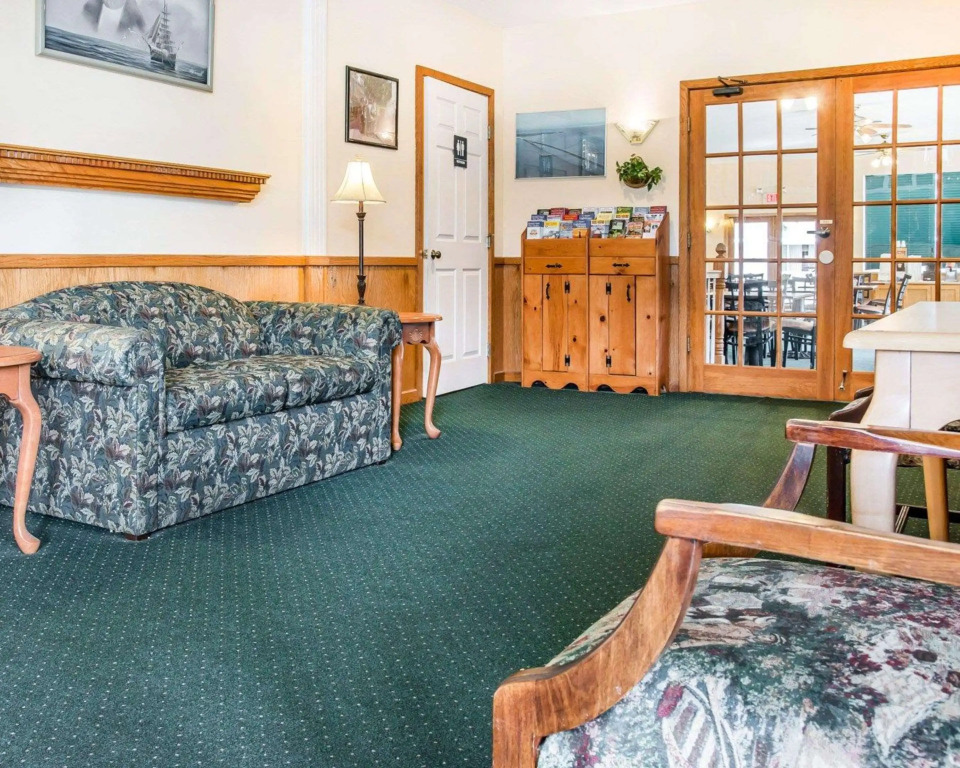 Quality Inn & Suites Mackinaw City Beachfront