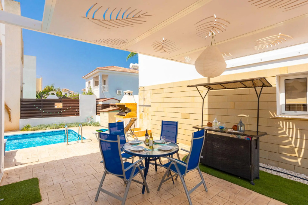 Villa Vitamin Blue