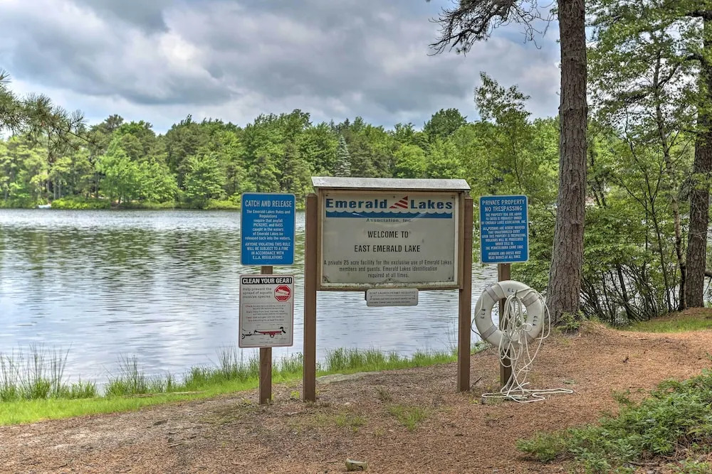 Near Lakes & Resorts: Pet-friendly Long Pond Abode