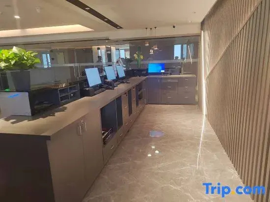 Homeinn Selected Hotel (Urumqi Convention Wuyue Plaza)