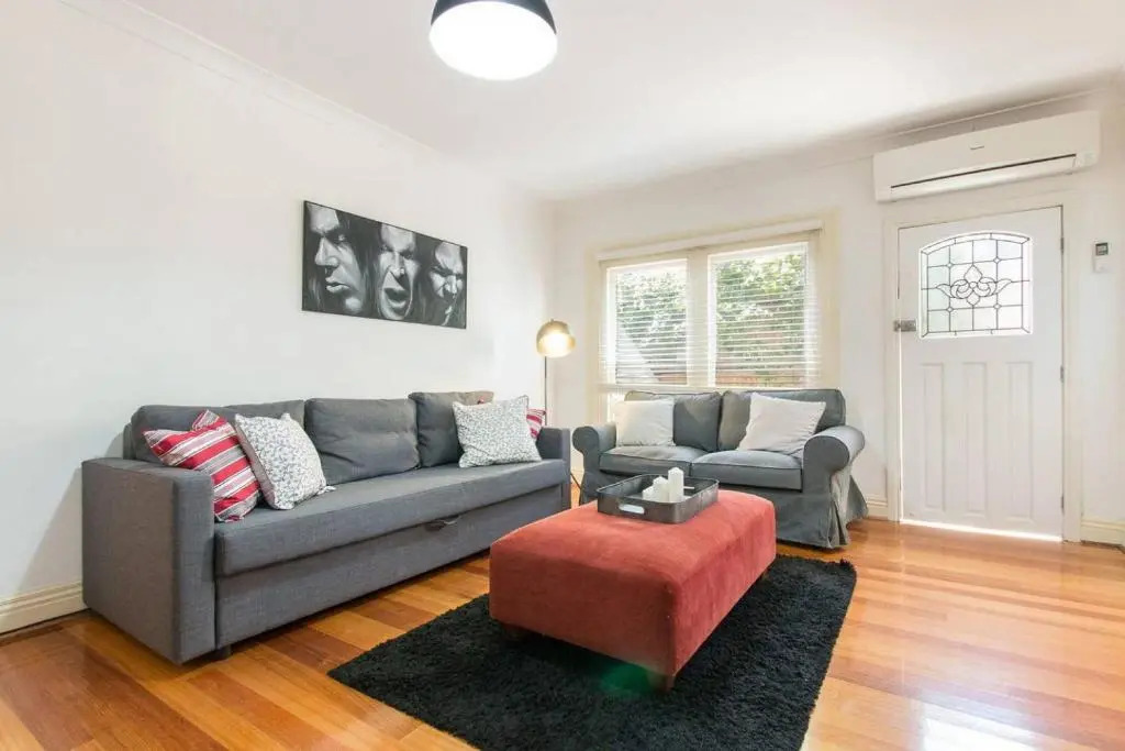 Hunter · Close to Smith St Courtyard + Parking