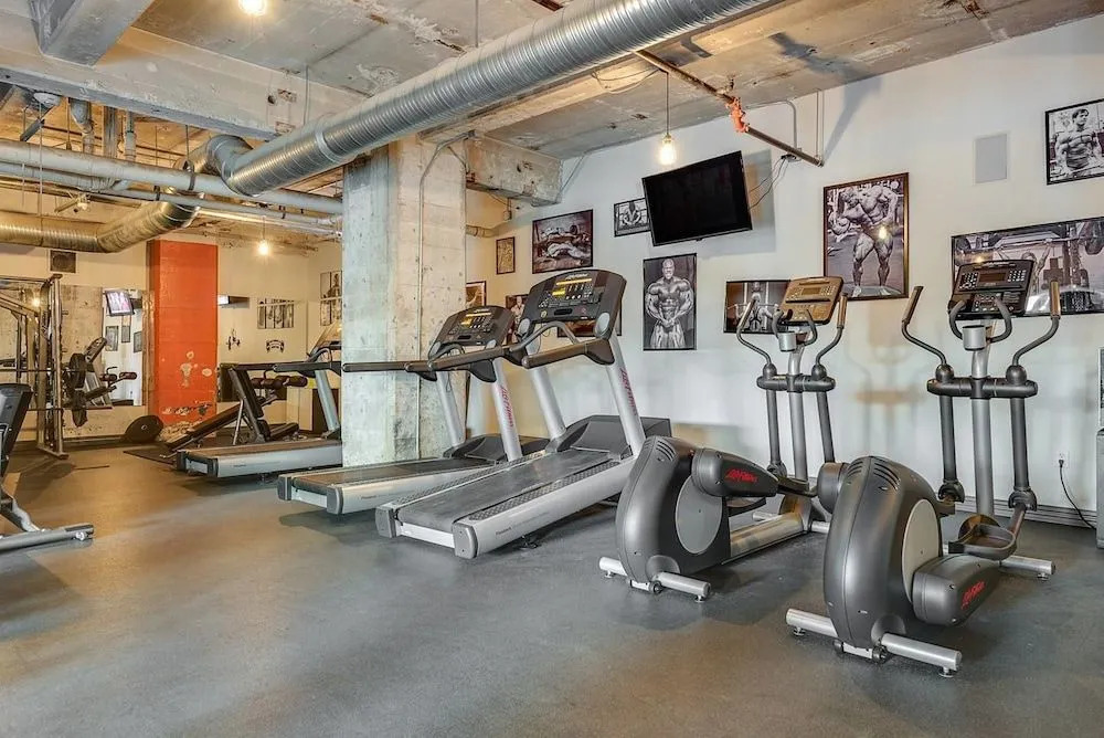 Modern 1bd in the Core of Downtown