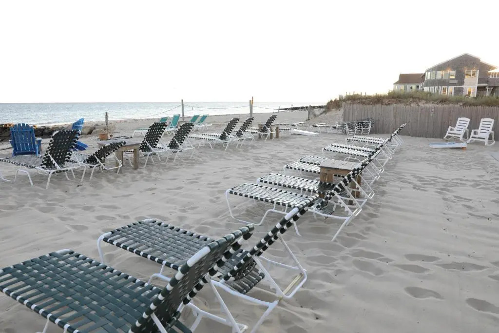 By The Sea Guests Bed & Breakfast and Suites