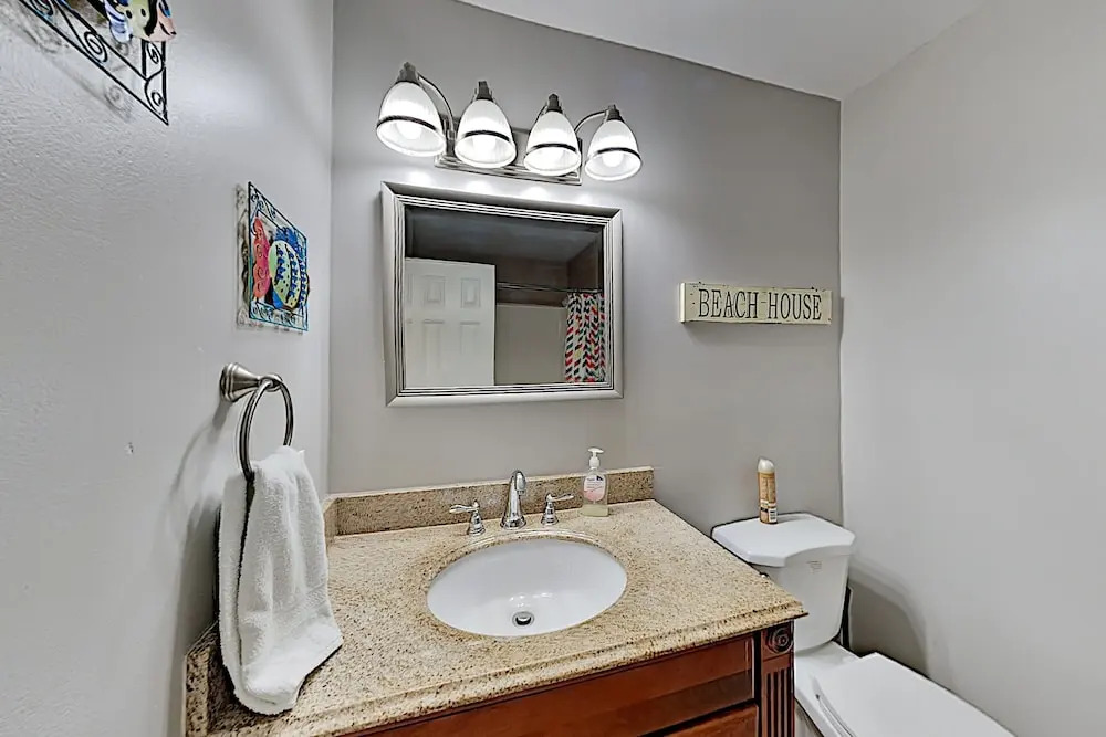Lovely Surfside Shores Gem: Beach Access & Pool 2 Bedroom Condo