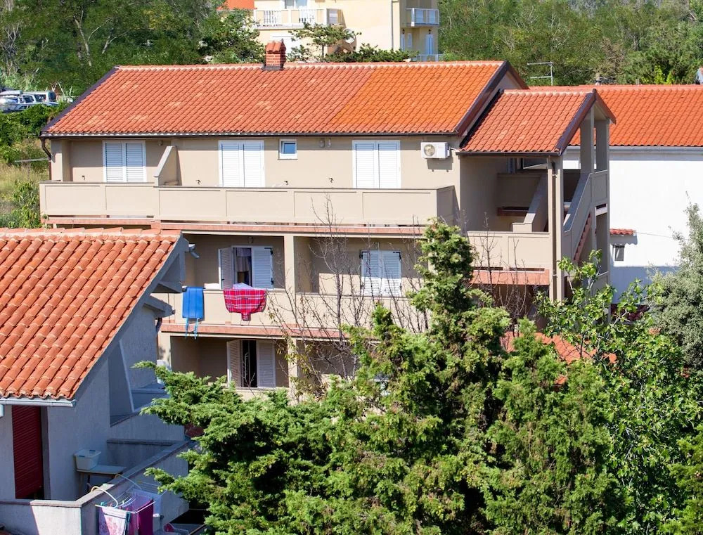 Lopar Family Residence 518