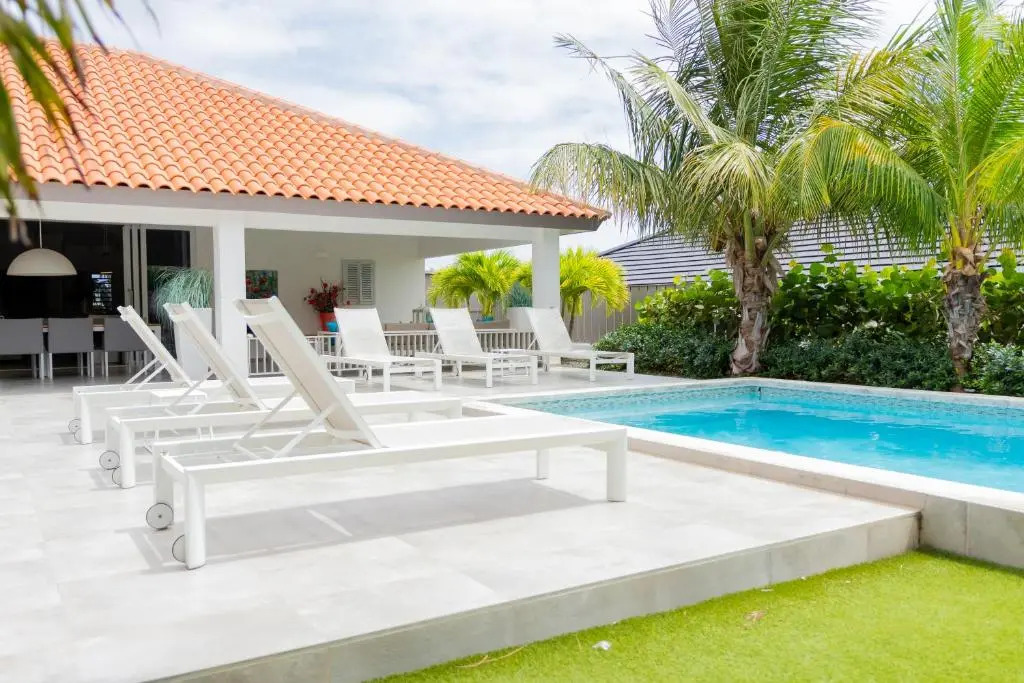 Villa Mistral Curacao - Luxurious 5 bedrooms, 5 min drive from the beach