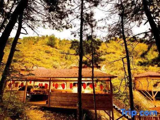 Wuling Mountain's Shouyuzirangjingba Guesthouse