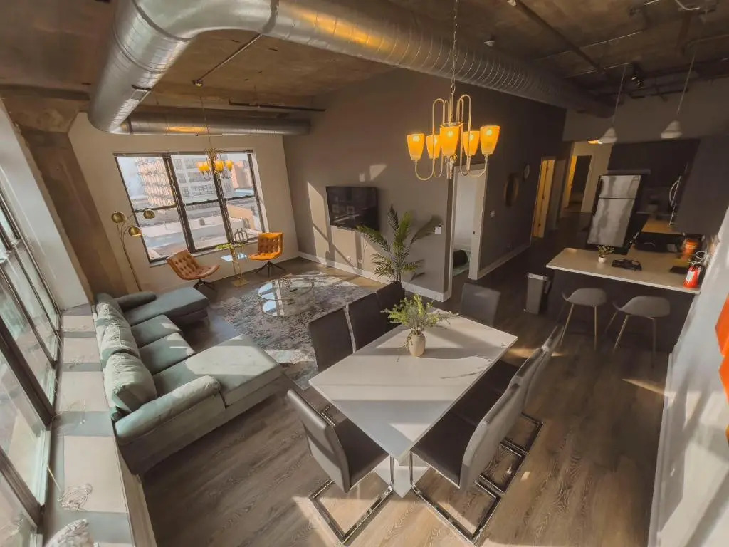 Spacious and Luxurious 3br/2ba near McCormick Place with optional parking