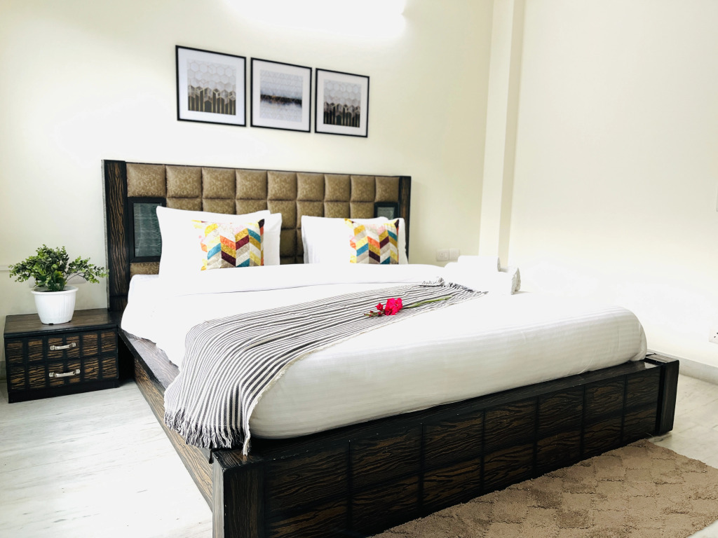 Bluo Classic - 2 Bhk Dlf Golf Course - Balcony, Lift