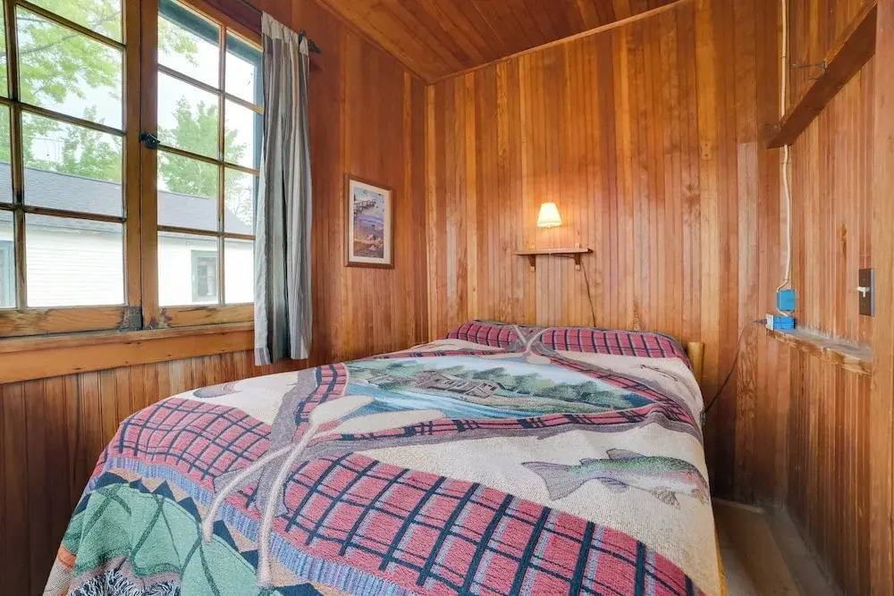 Sandy Beach & Sunset Views: Lakefront Escape!
