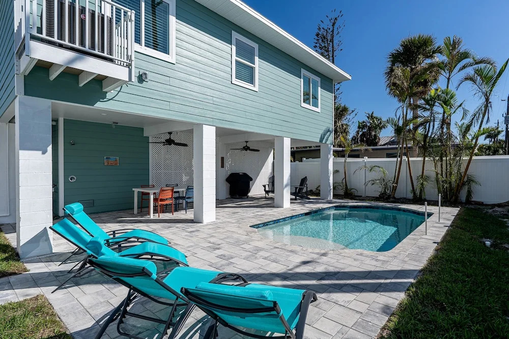 233 Delmar Avenue - Beautiful Private Pool Home 3 Bedroom Home by RedAwning
