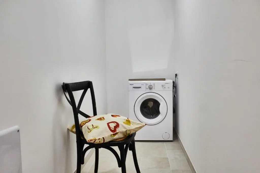 Equorum Prospectus 1 - OSTUNI CENTRO - Guest House
