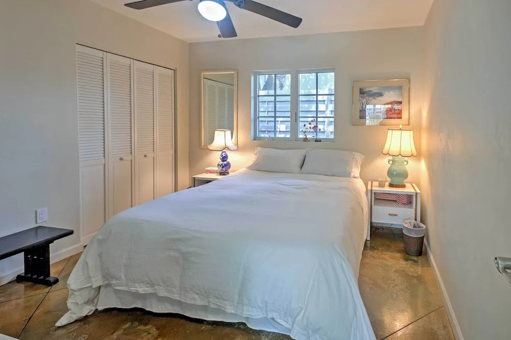 Sarasota House w/ Backyard Oasis: 6 Mi to Beach!