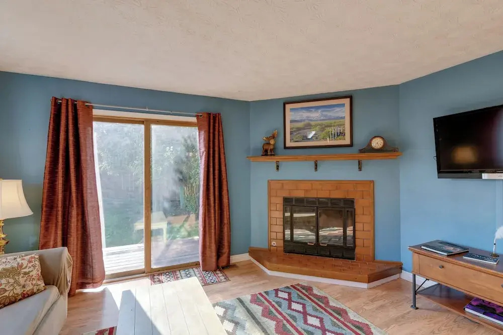 Charming Anchorage Home w/ Grill + Deck!