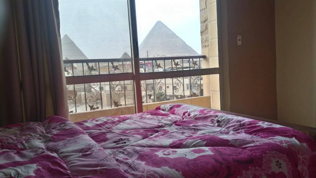 Happy days pyramids inn