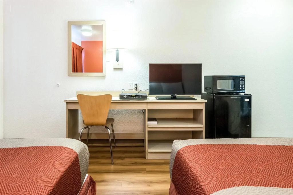 Motel 6-Longview, TX