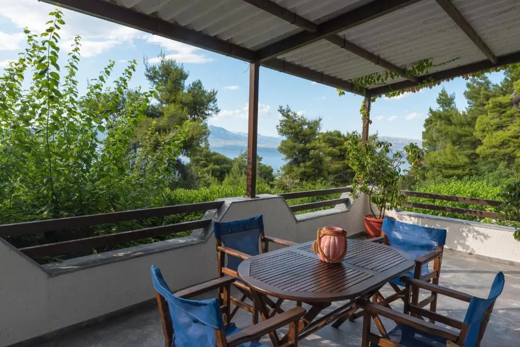 ILIOCHARI sea view apartments Oropos - Kalamos