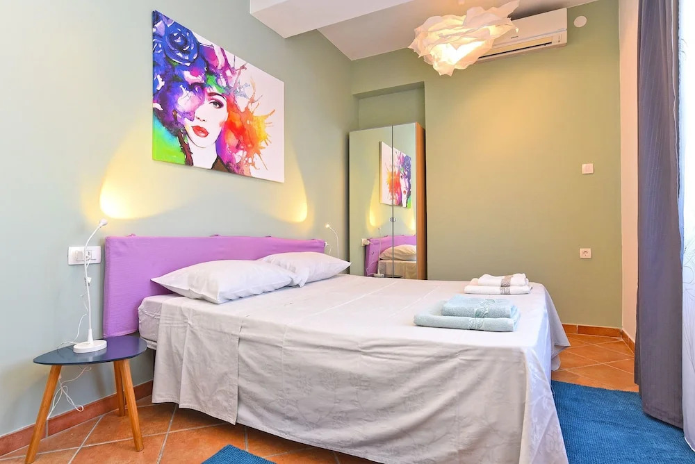 Apartment 1550
