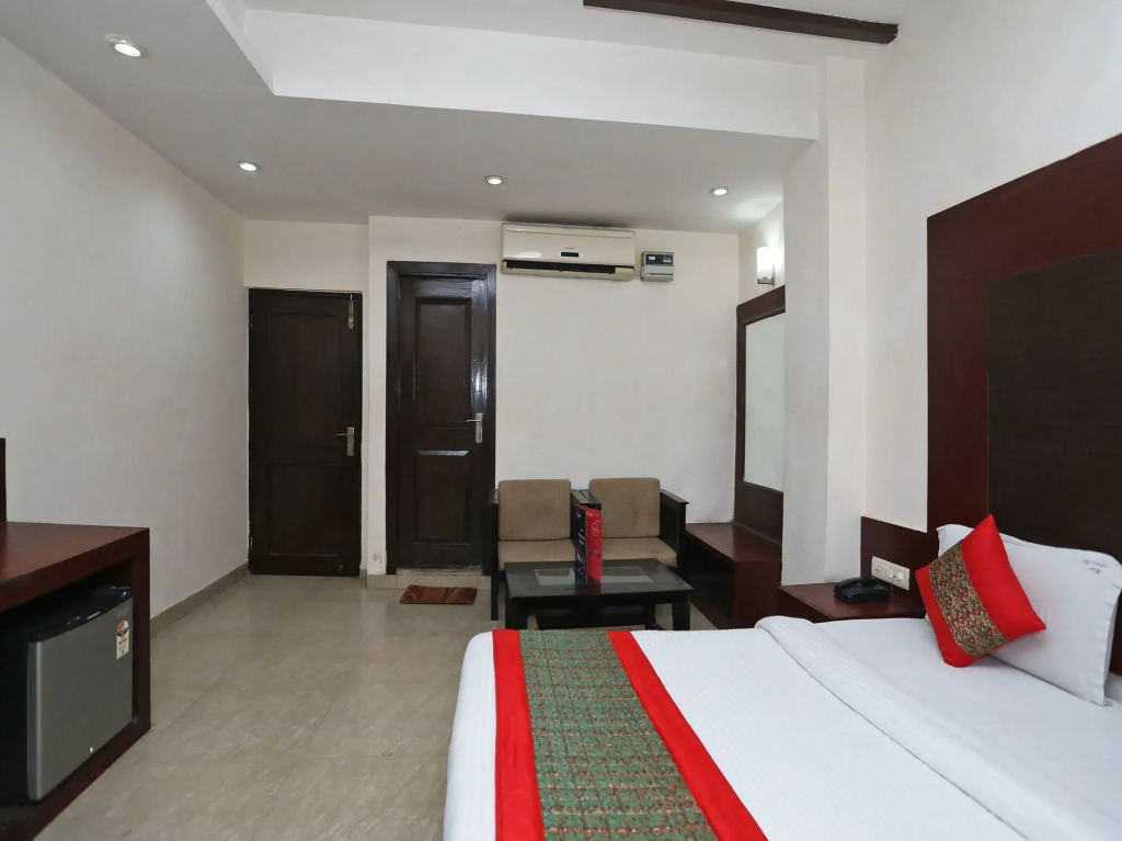 OYO 512 Hotel Aman Inn