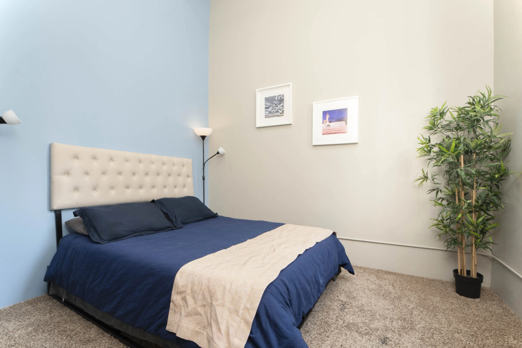 One Bed Loft Apartment with great wifi!