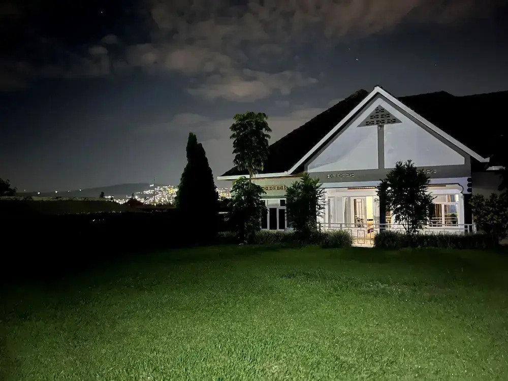 House - Sleeps 8 - Parking - Garden
