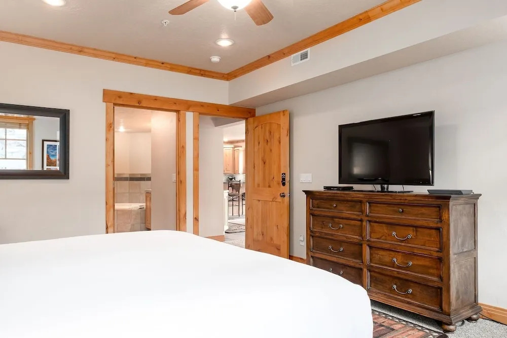 Town Pointe C201 3 Bedroom Condo by RedAwning