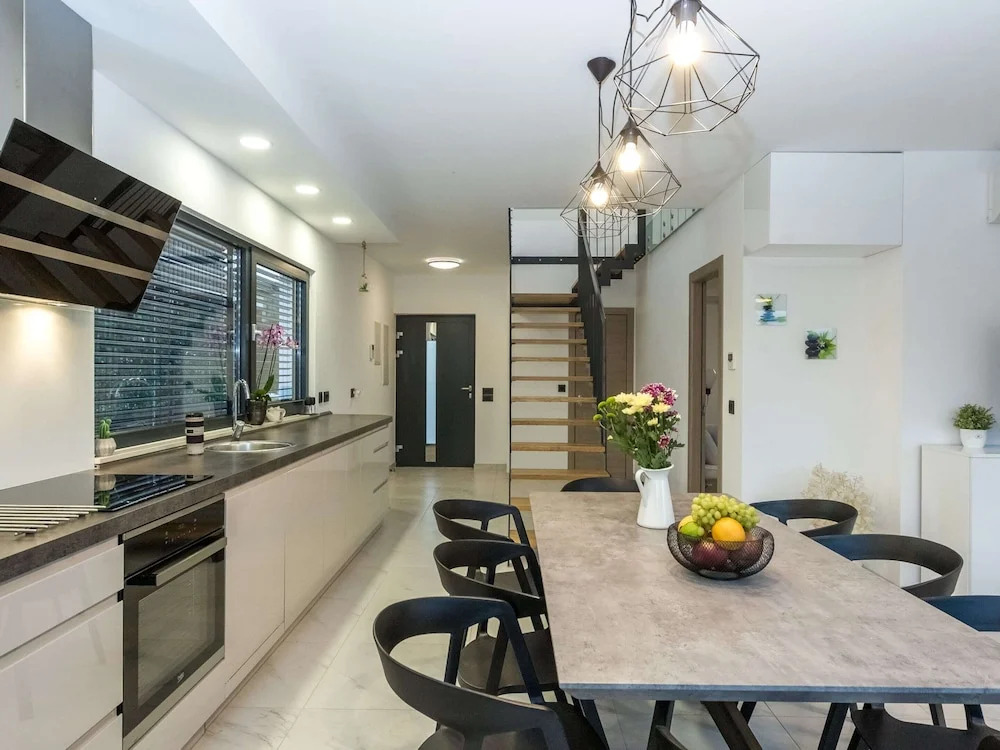 Luxury Villa With Private Pool, Great sea View, Near the Beach