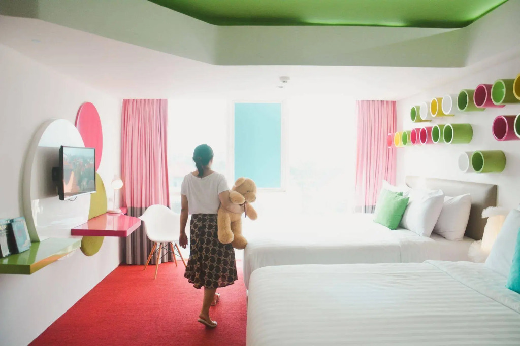 Berry Glee Thematic Hotel