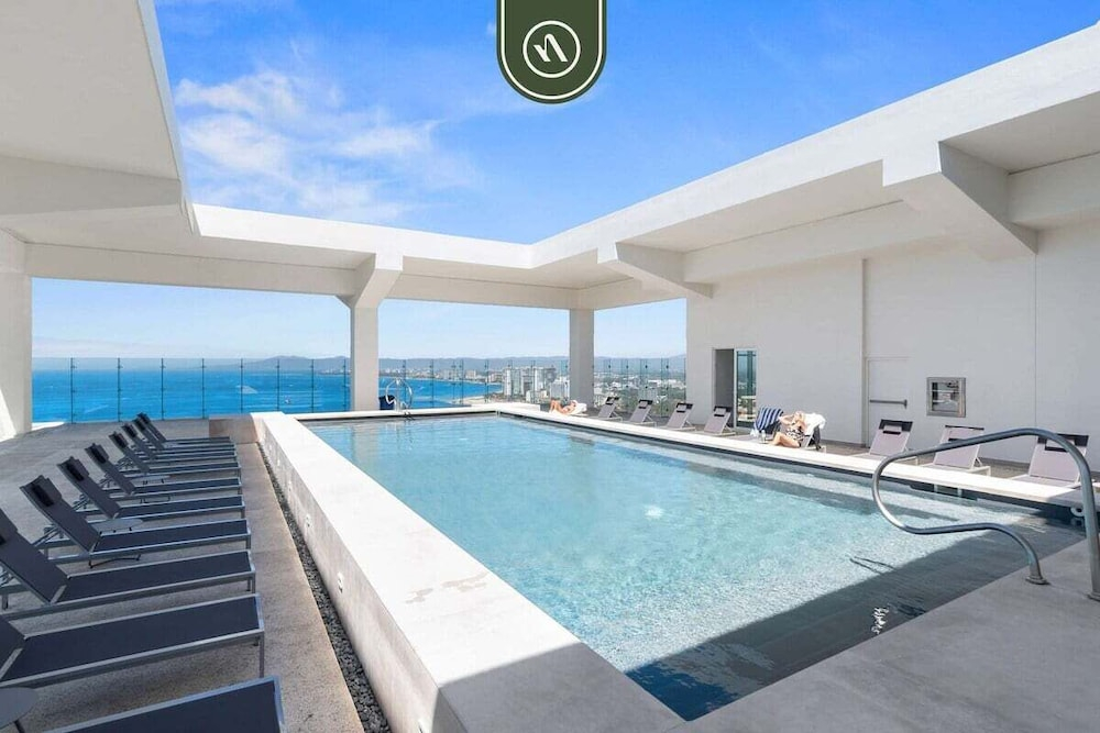 Brand New Oceanview Studio - Pools - Beach - Gym