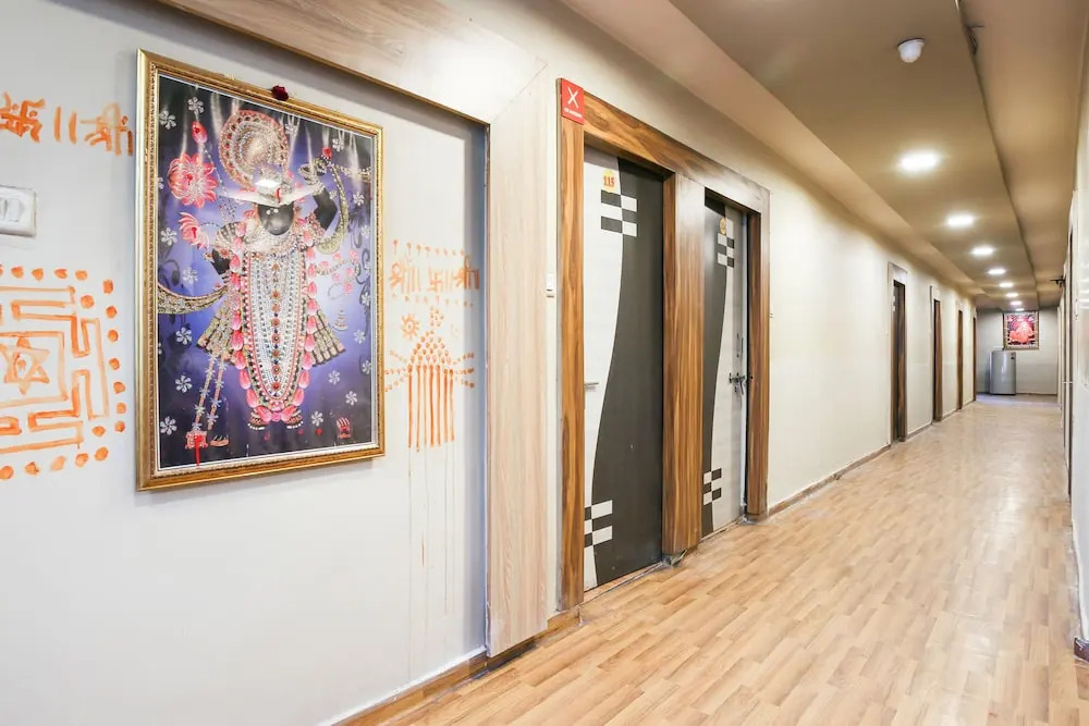 OYO 11427 Hotel Kalyan