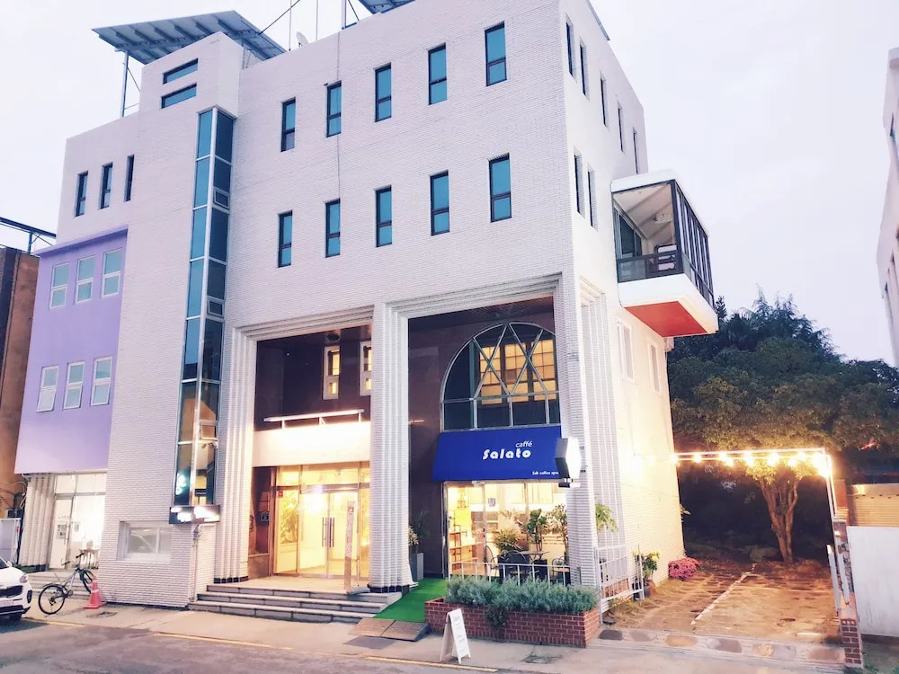 Gallery Family Hotel