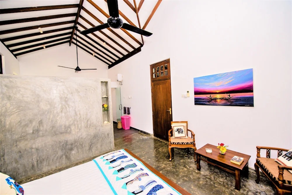 Ardeen Villa - superb 3 bedroom beachfront BB for 6, in Ranna- Tangalle- pick up, serviced, taxes included