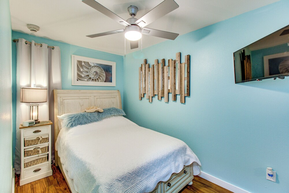 Balcony w/ Ocean View! North Beach 2nd-floor Condo