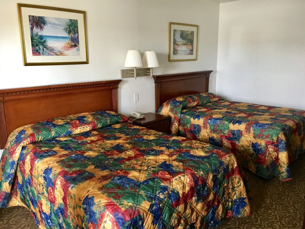 East Lake Inn
