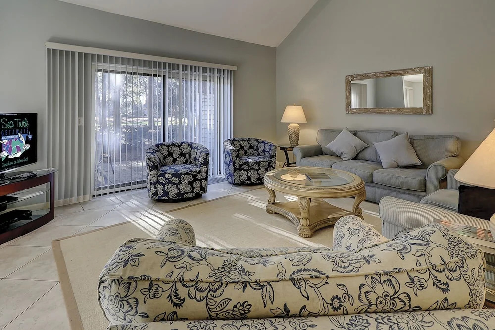 Heritage Villa 2221 by RedAwning
