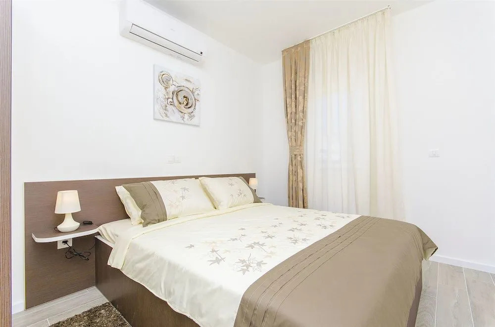 Apartments Villa V