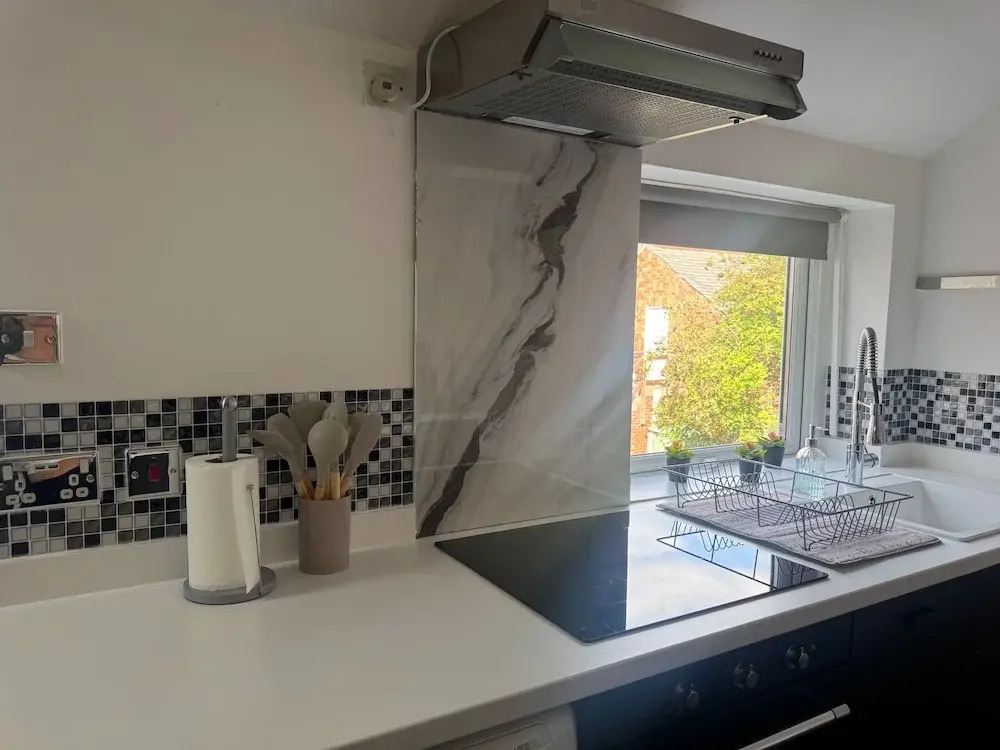 Apt-sleeps 6-parking-ideal for Contractors-garden