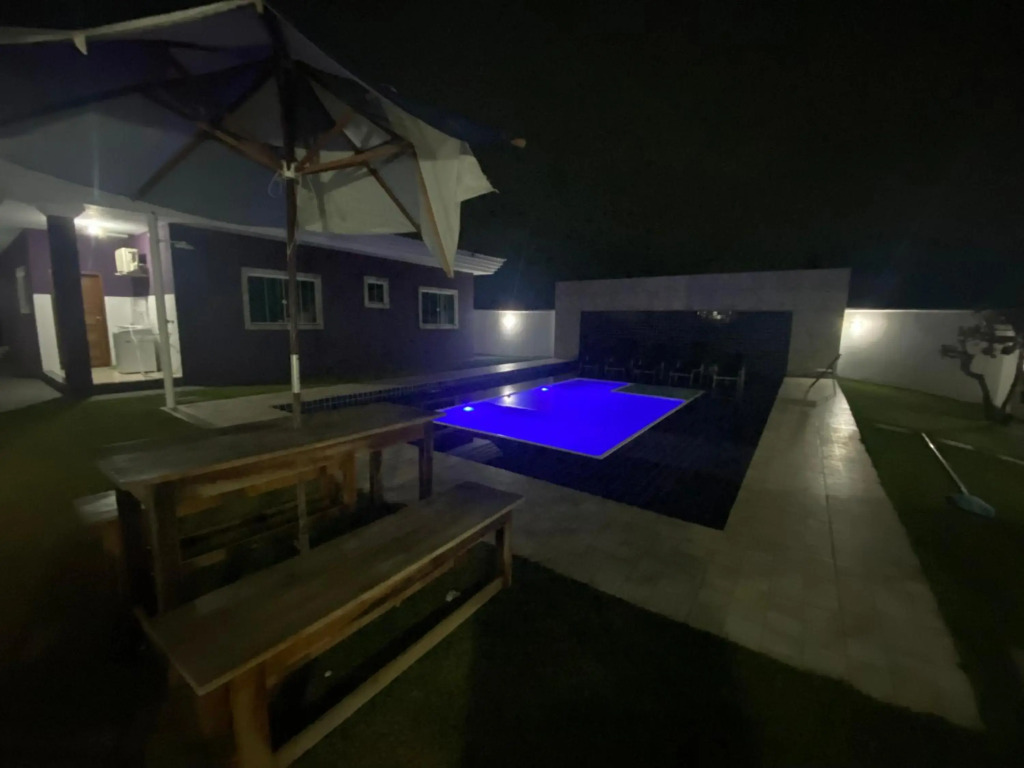 casa de praia com piscina e hidromassagem