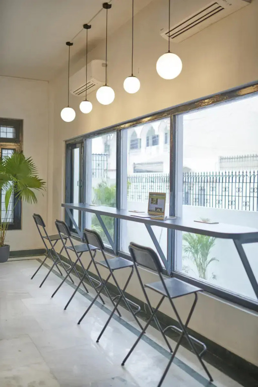 Poshtel VNS