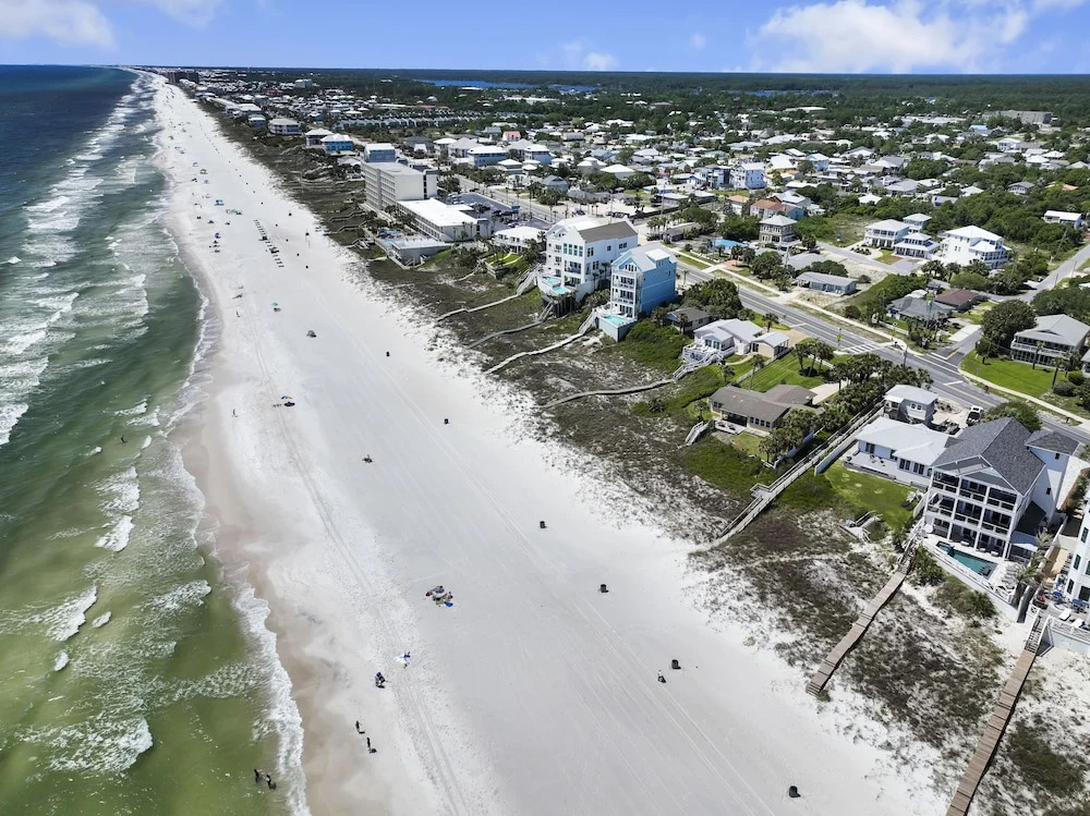 5 Bed, 5 Bath Beach Home/Only a 3 Minute Walk To The Beach! SLEEPS 12