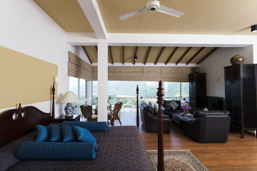 The Albatross, Kandy
