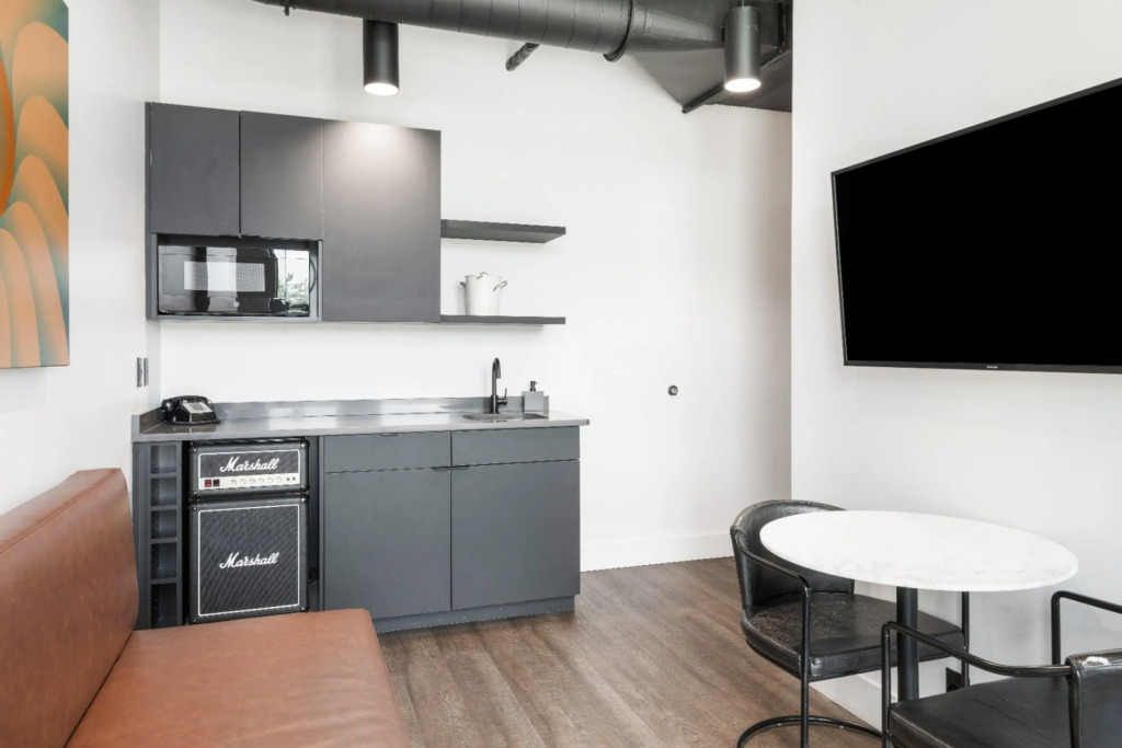 Waymores Hotel Nashville