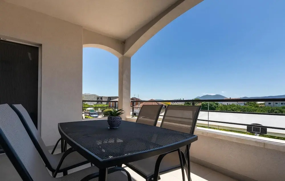 Beautiful Home in Opuzen With Wifi and 2 Bedrooms