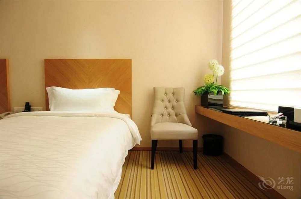 Wuhan Yuntai 6 Plus 1 Hotel