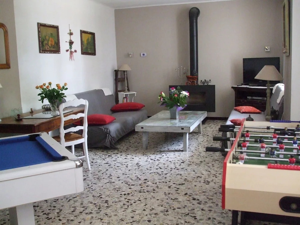 Luxurious Holiday Home with Pool in Pertuis France