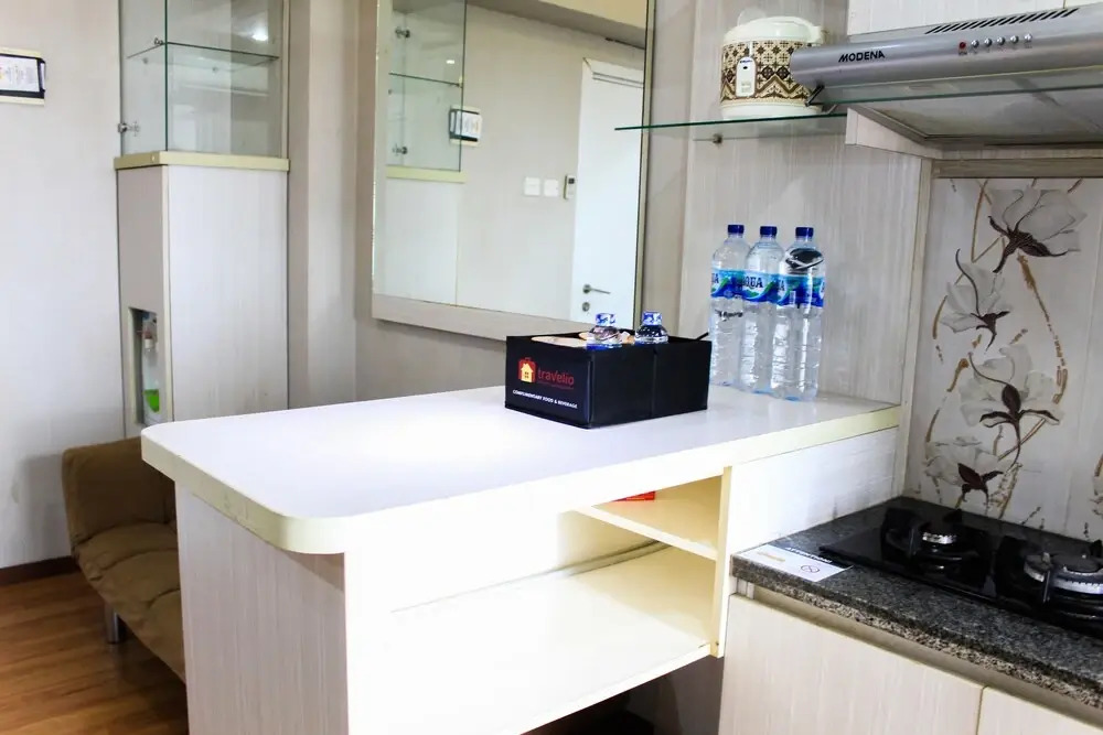Fully Furnished and Cozy Design 1BR Green Pramuka Apartment
