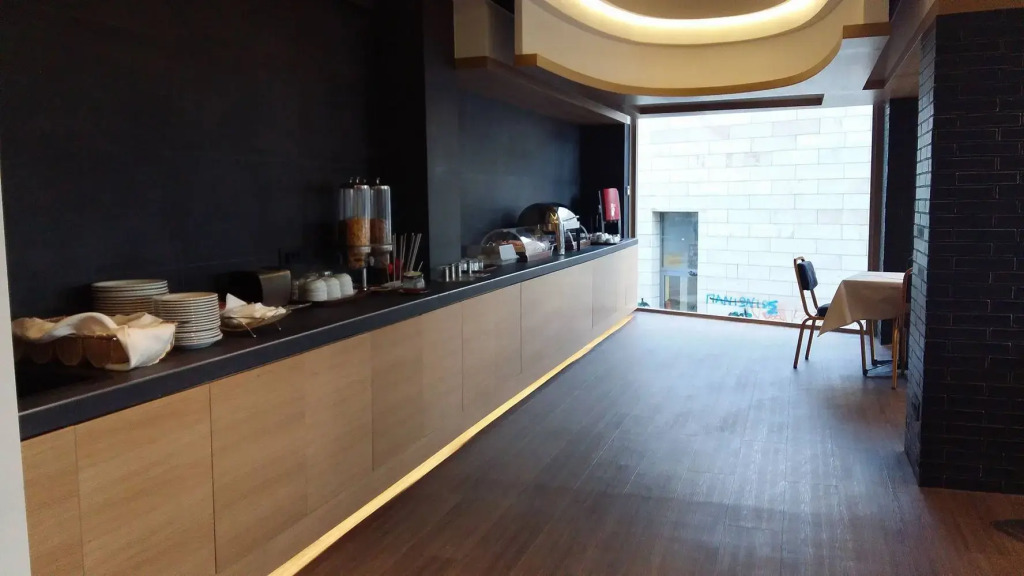 Adonis City Hotel