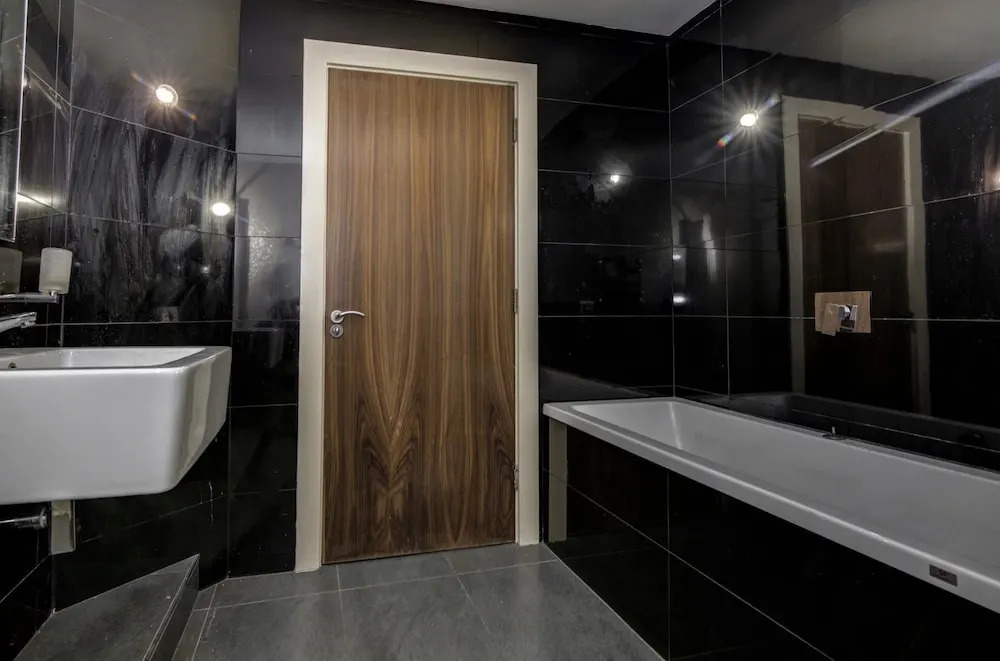 Modern, Spacious 1BR Central Manchester Flat for 2