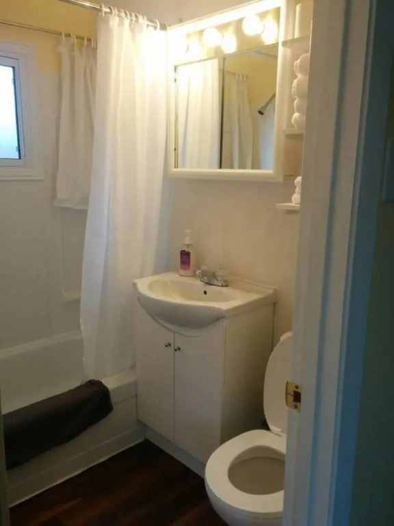 The Pinewood - Adult Getaway by the Lake